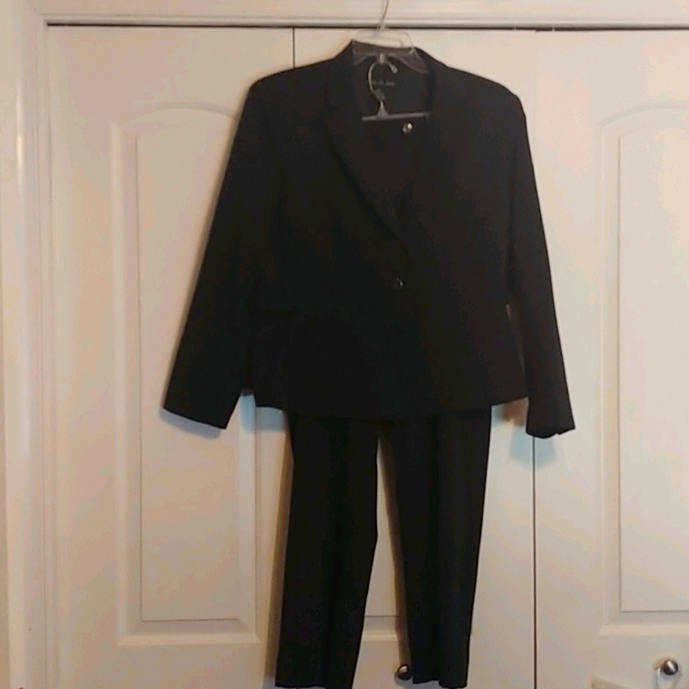 90's or early 2000's Focus on Suit 2 piece suit